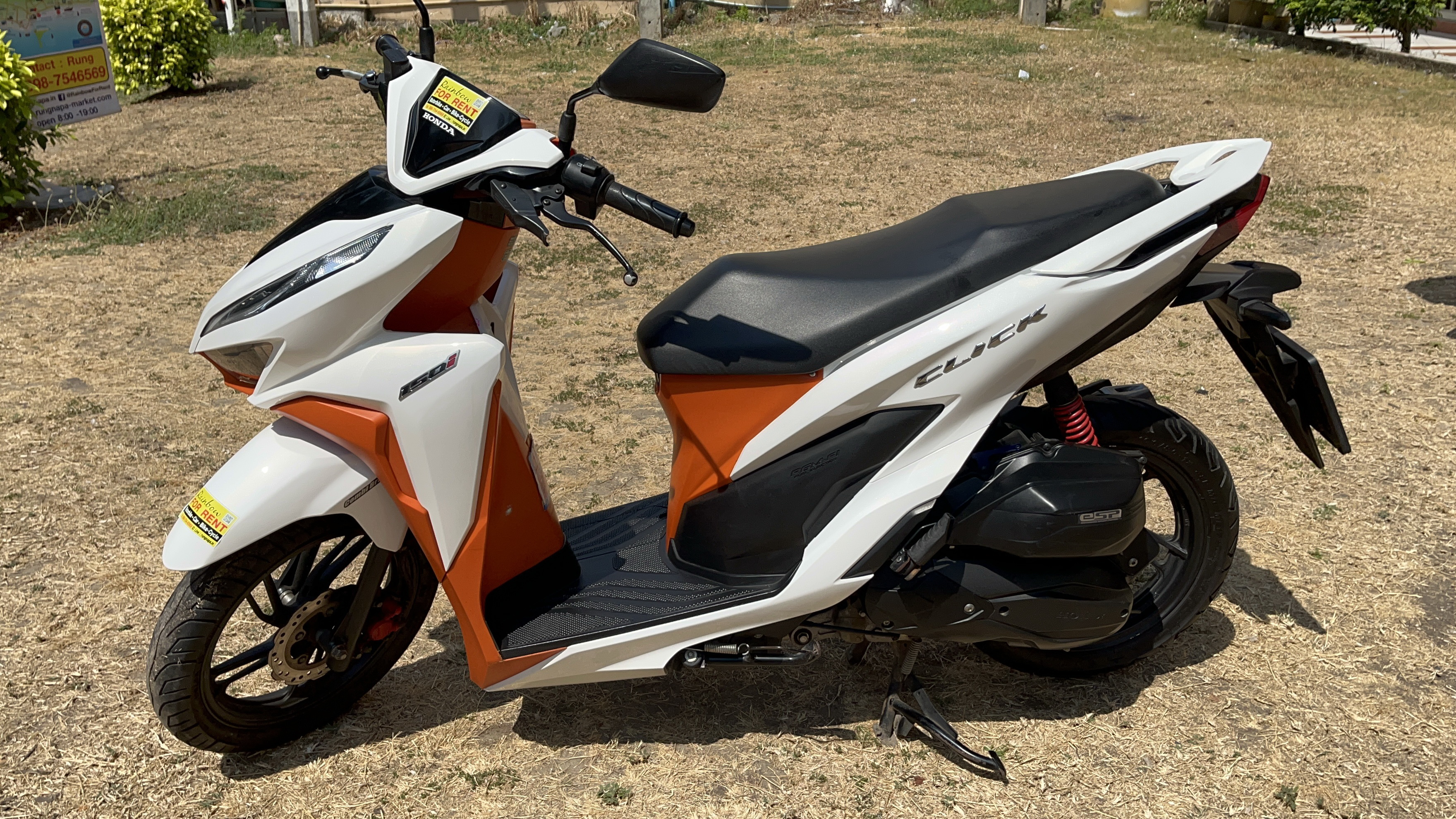 Honda Click 150cc ให้เช่า วันละ 250 บาท รถอยู่หาดแม่รำพึง ระยอง Motorcycle for rent at Mae Rumphueng Beach Rayong 250 baht per day