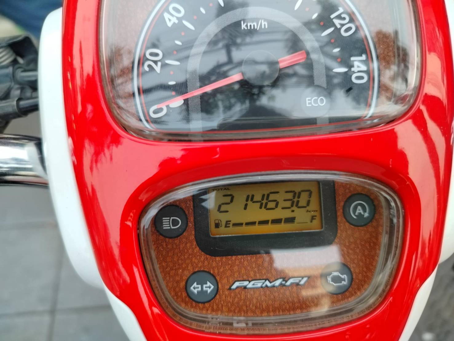 (ปิดการขาย) พร้อมส่งชลบุรีครับ scoopy ตัวใหม่ไฟหน้า LED