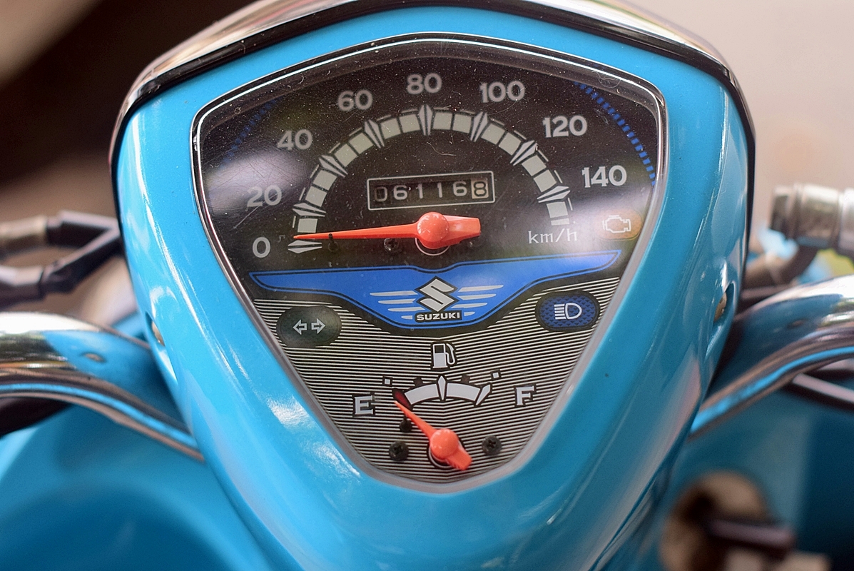 ((ขายแล้ว))Suzuki Let's สีฟ้าดำ ตัวท็อป ล้อแม็กซ์