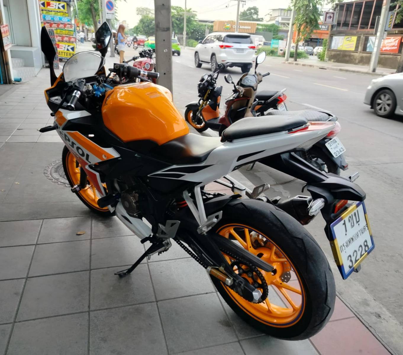 ปิดการขายครับ cbr 150r abs สีส้มตัวท็อป รุ่นใหม่ไฟหน้า led