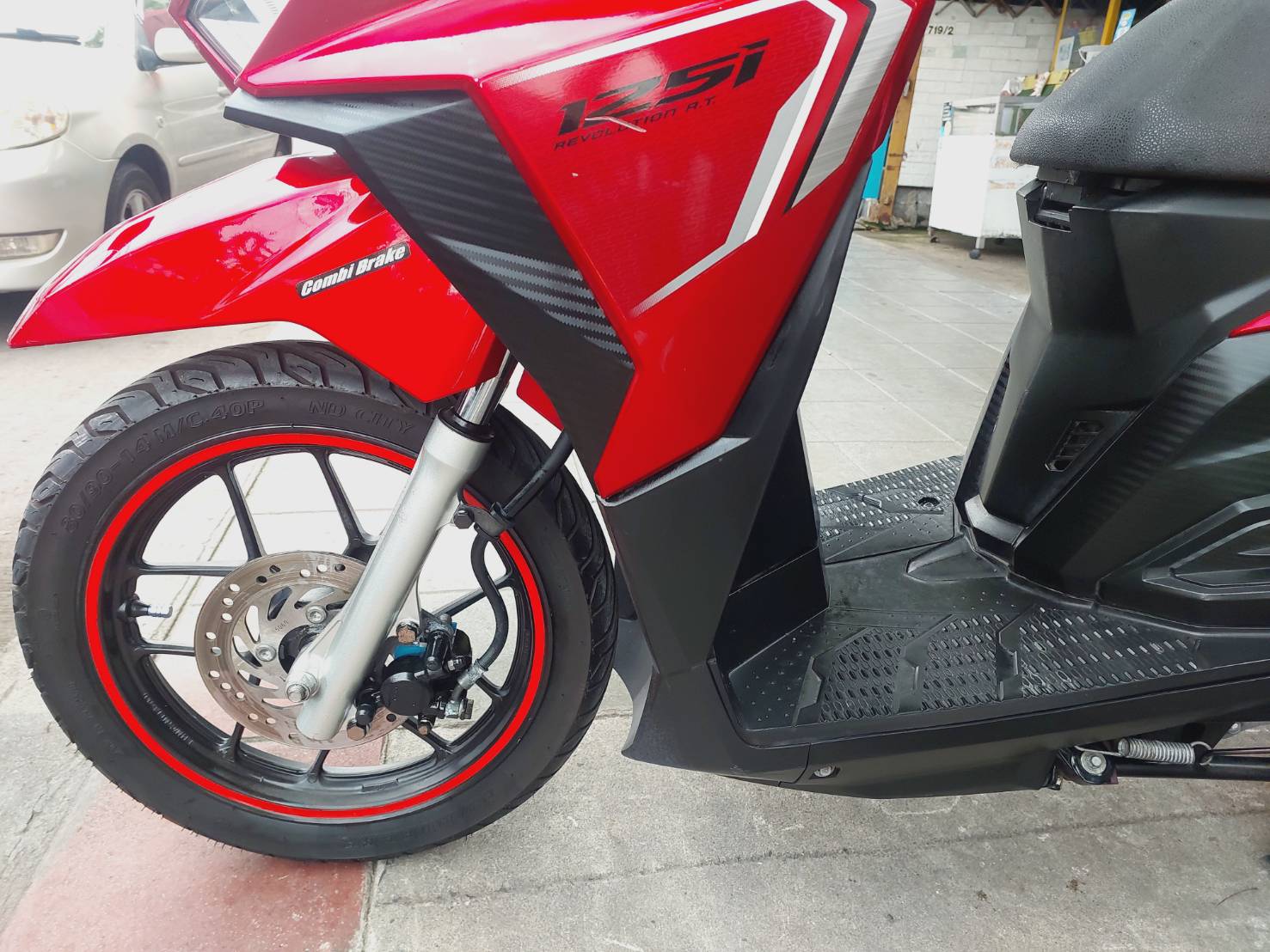 (ปิดการขายครับ) click 125 i สีแดง ตัวท็อปล้อแม็กยางใหม่ๆ