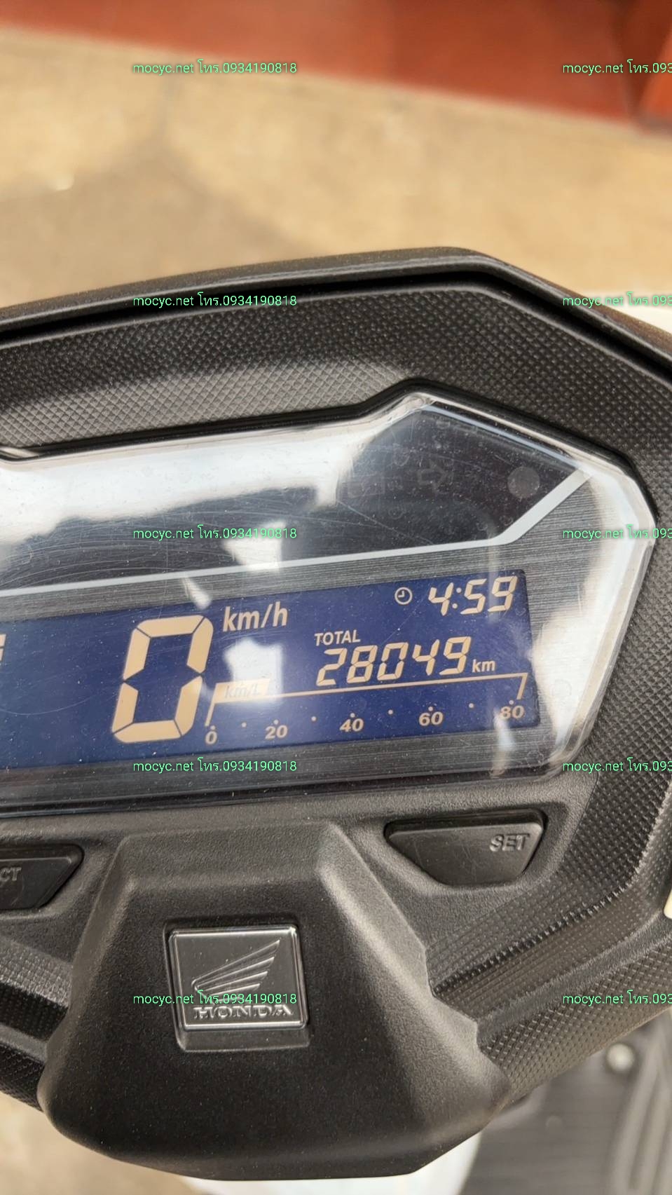 (ปิดการขาย) click 160 สีขาว 2023 ล้อแม็กซ์ทอง ตัวคอมบายเบลค