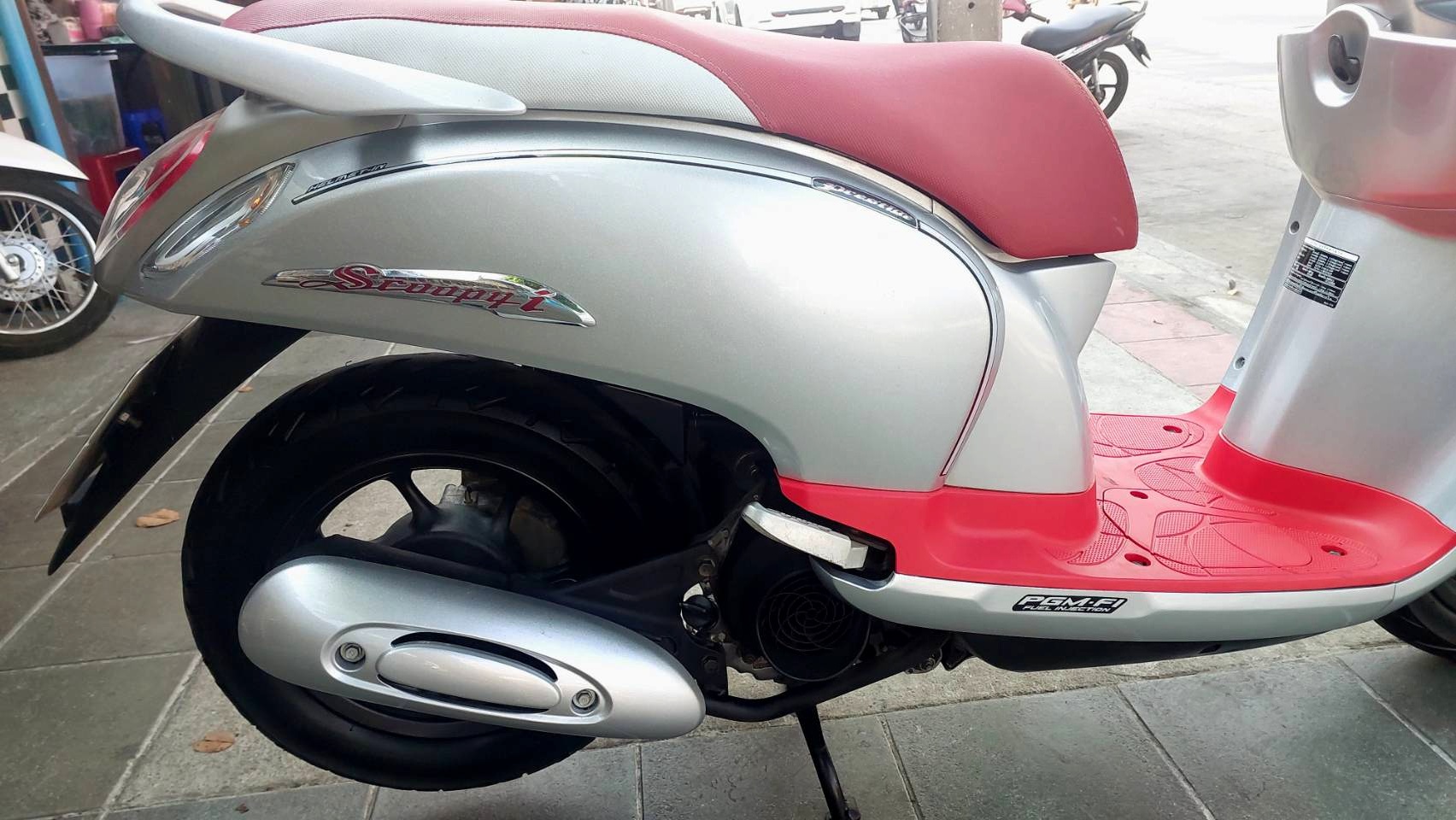 (ปิดการขายครับ ) scoopy i ตัว top ล้อแม็ก สีเทา สีสวย เครื่องดี