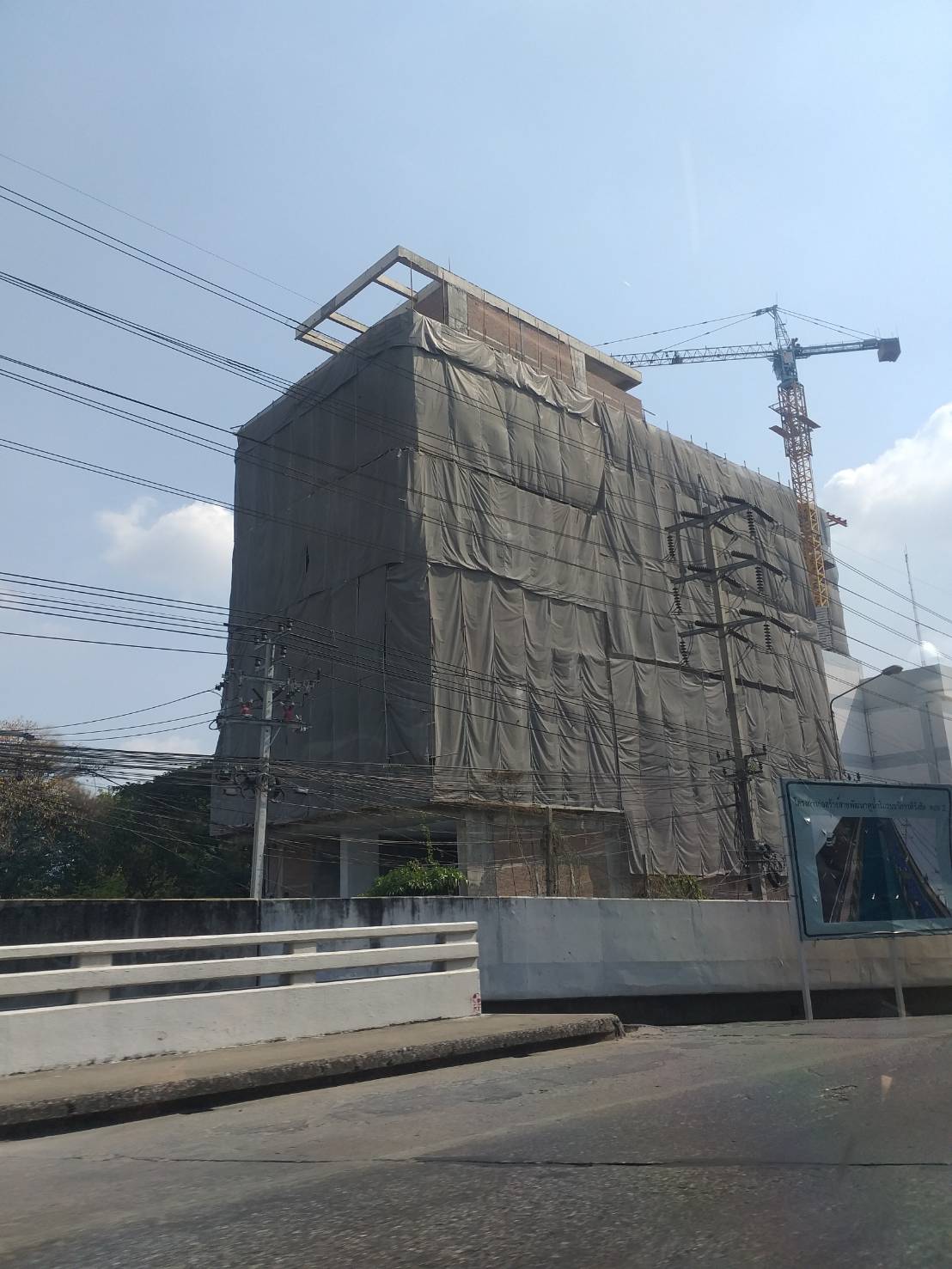 การใช้งานผ้าใบก่อสร้าง