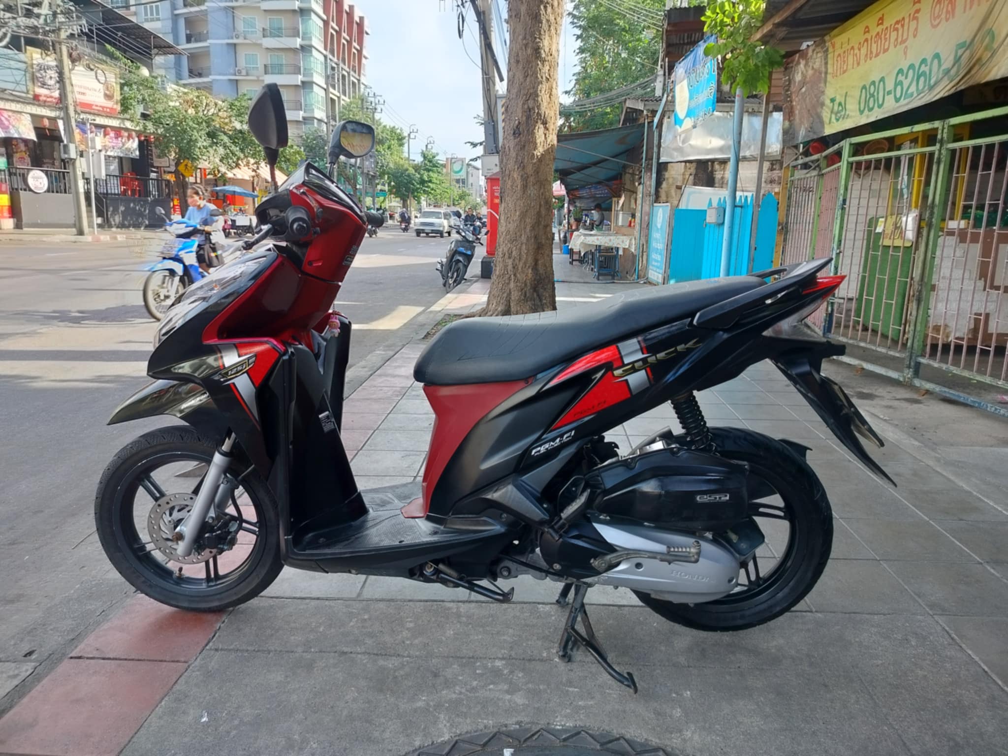 (ปิดการขาย) click 125 สีแดง ลูกค้าเก่าเคยซื้อ 3 ปีแล้วมาซื้ออีกคันครับ