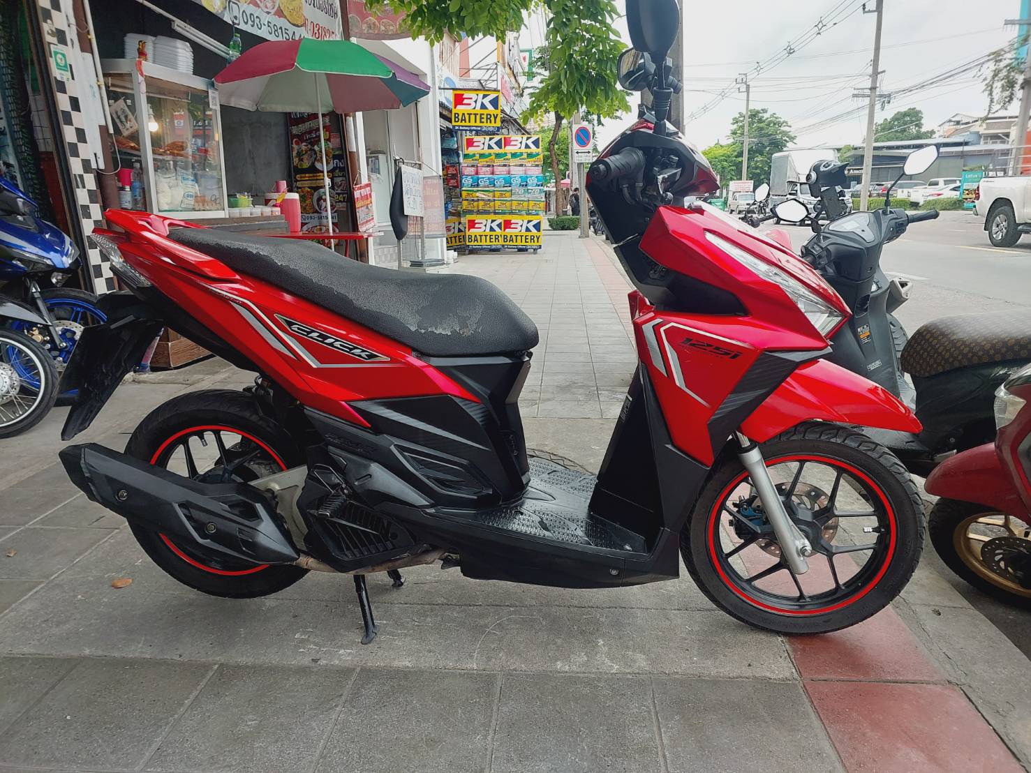 (ปิดการขายครับ) click 125 i สีแดง ตัวท็อปล้อแม็กยางใหม่ๆ