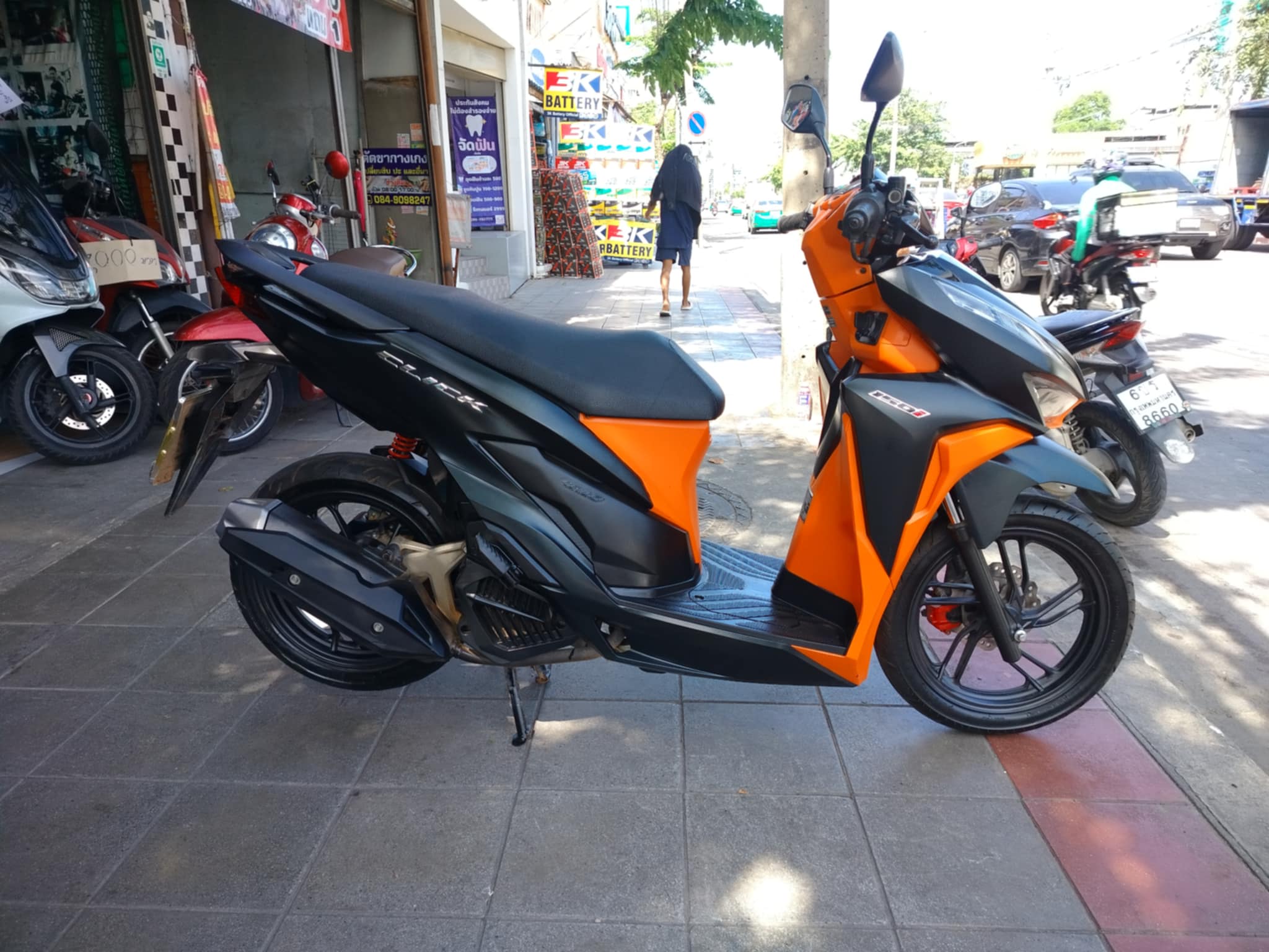 (ปิดการขายครับ) ลูกค้าประจำจัดไปอีก 1 คัน click 150 สีดำส้ม 2019