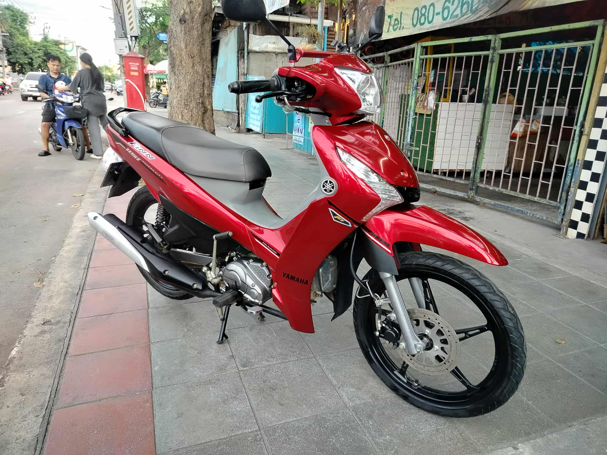 yamaha finn สีแดงล้อแม็ก ตาร์ทมือ