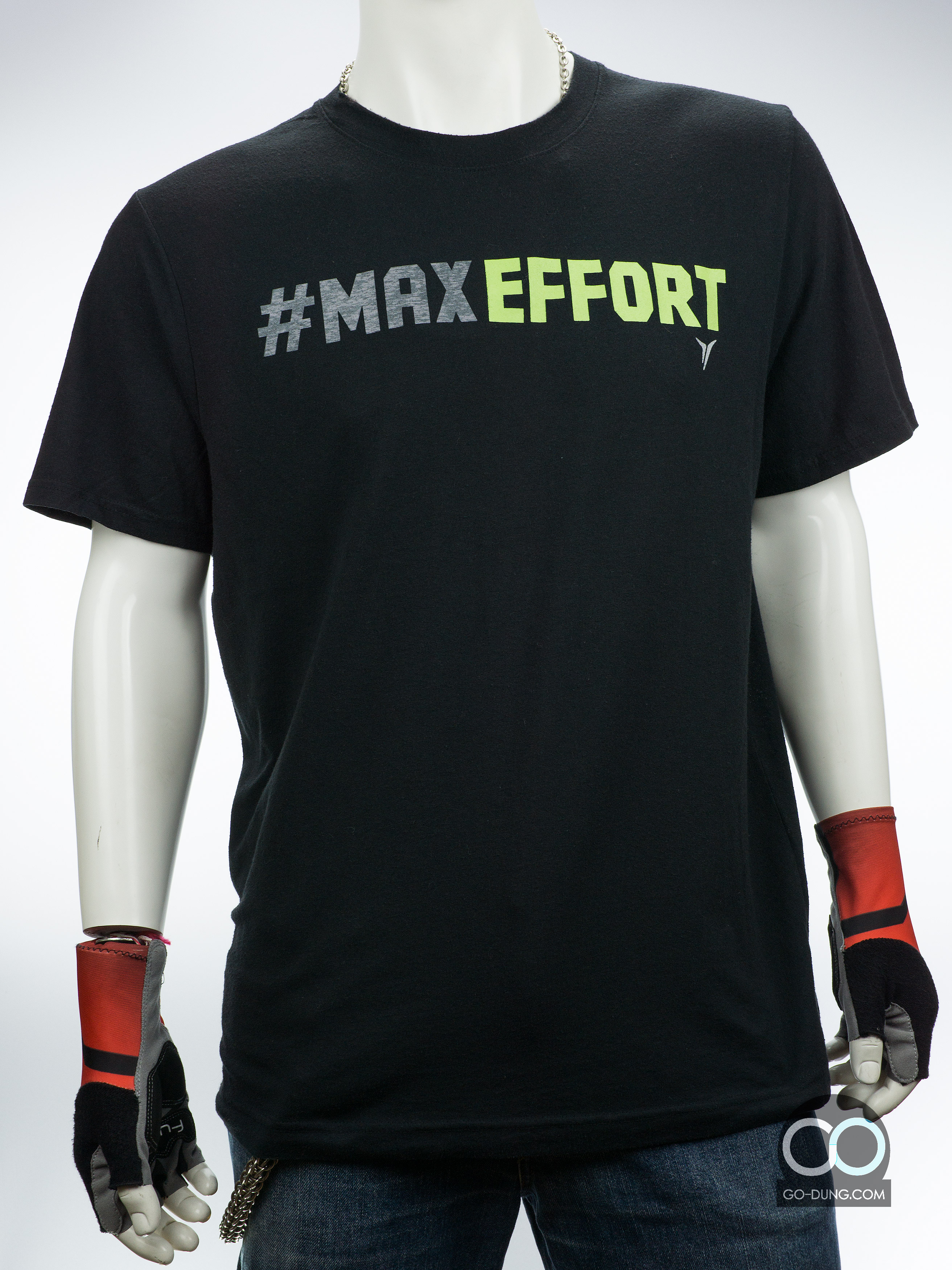 เสื้อยืดมือสองแบรนด์เนม OLD NAVY : #MAX EFFORT ผ้าผสม 60/40 คอเสื้อมีรอยเปื่อนสีน้ำตาล