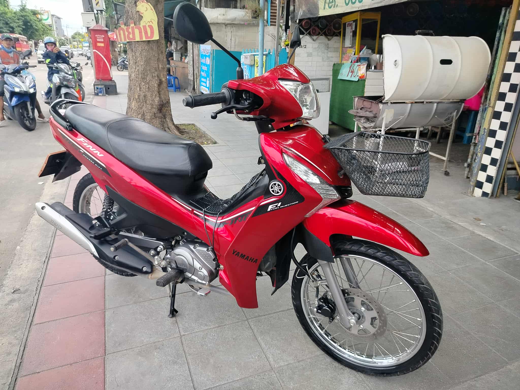Yamaha finn สีแดง สต้าทมือ ล้อซี่ ปี 2023