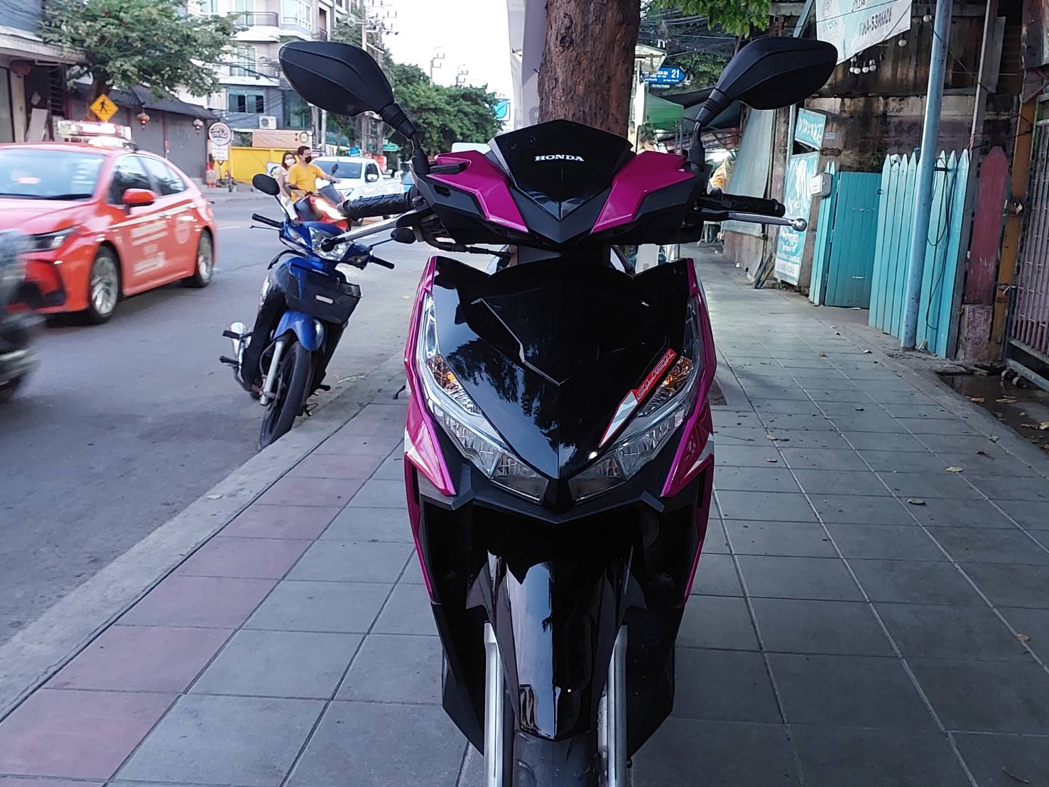 (ปิดการขายครับ) คลิก 125 สีชมพูดำ รุ่นไฟหน้า LED ล้อแม็กซ์ ภาษีปี67 ใช้ยาวๆไปเลย