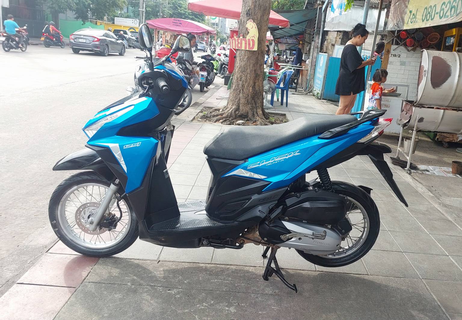 (ปิดการขายครับ) click 125 i 2017 สีน้ำเงิน รุ่นไฟหน้า led ฟรีโอนครับ