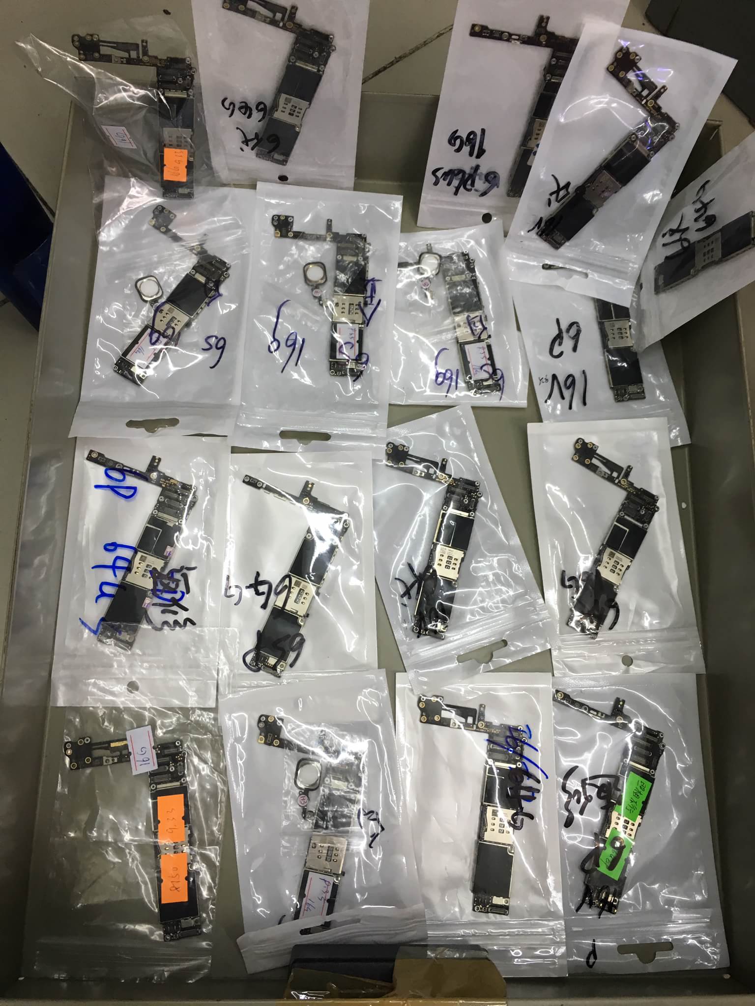 ขายส่งเมนบอร์ดไอโฟน 4 4S 5 5S 6 6+ 6S 6S+ ไอโฟนทุกรุ่น