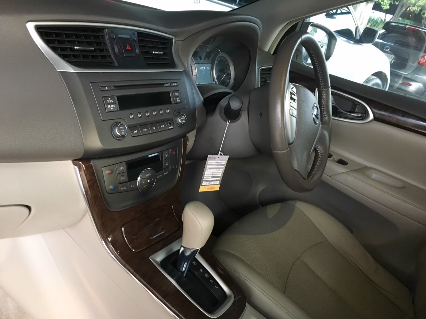 Nissan Sylphy ตัวท๊อบ 1600cc เกียร์ออโต้ ให้เช่า ราคา 1300 บาท/ วัน ที่...หาดแม่รำพึง ระยอง