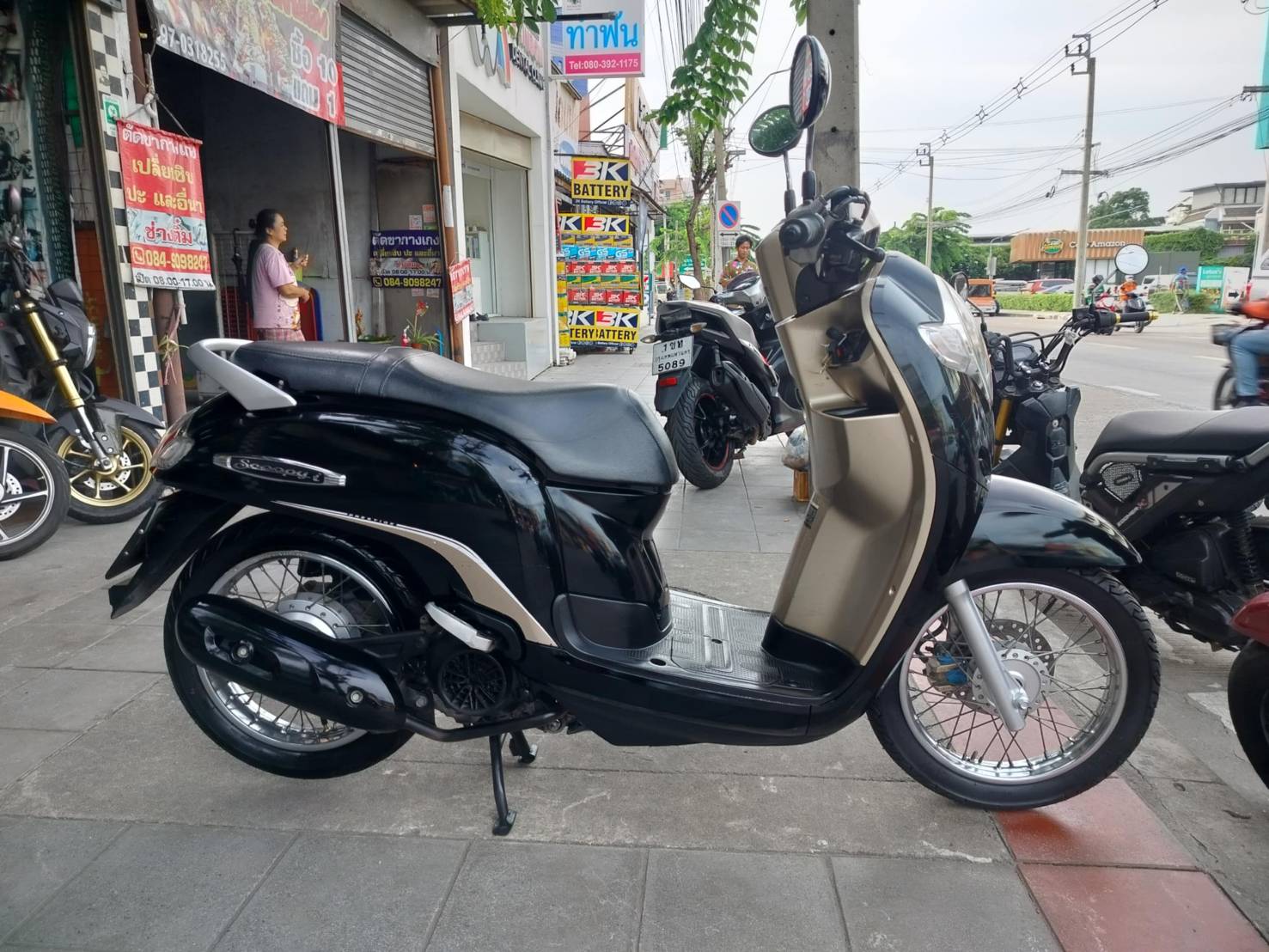 ปิดการขายครับ Scoopy i สีดำรุ่นไฟหน้า LED 2018