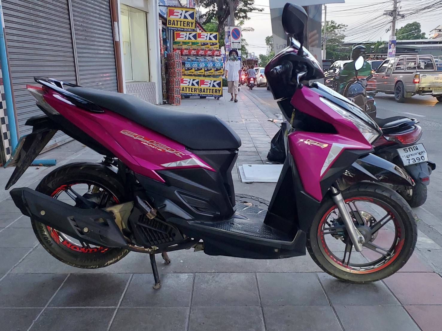 (ปิดการขายครับ) คลิก 125 สีชมพูดำ รุ่นไฟหน้า LED ล้อแม็กซ์ ภาษีปี67 ใช้ยาวๆไปเลย