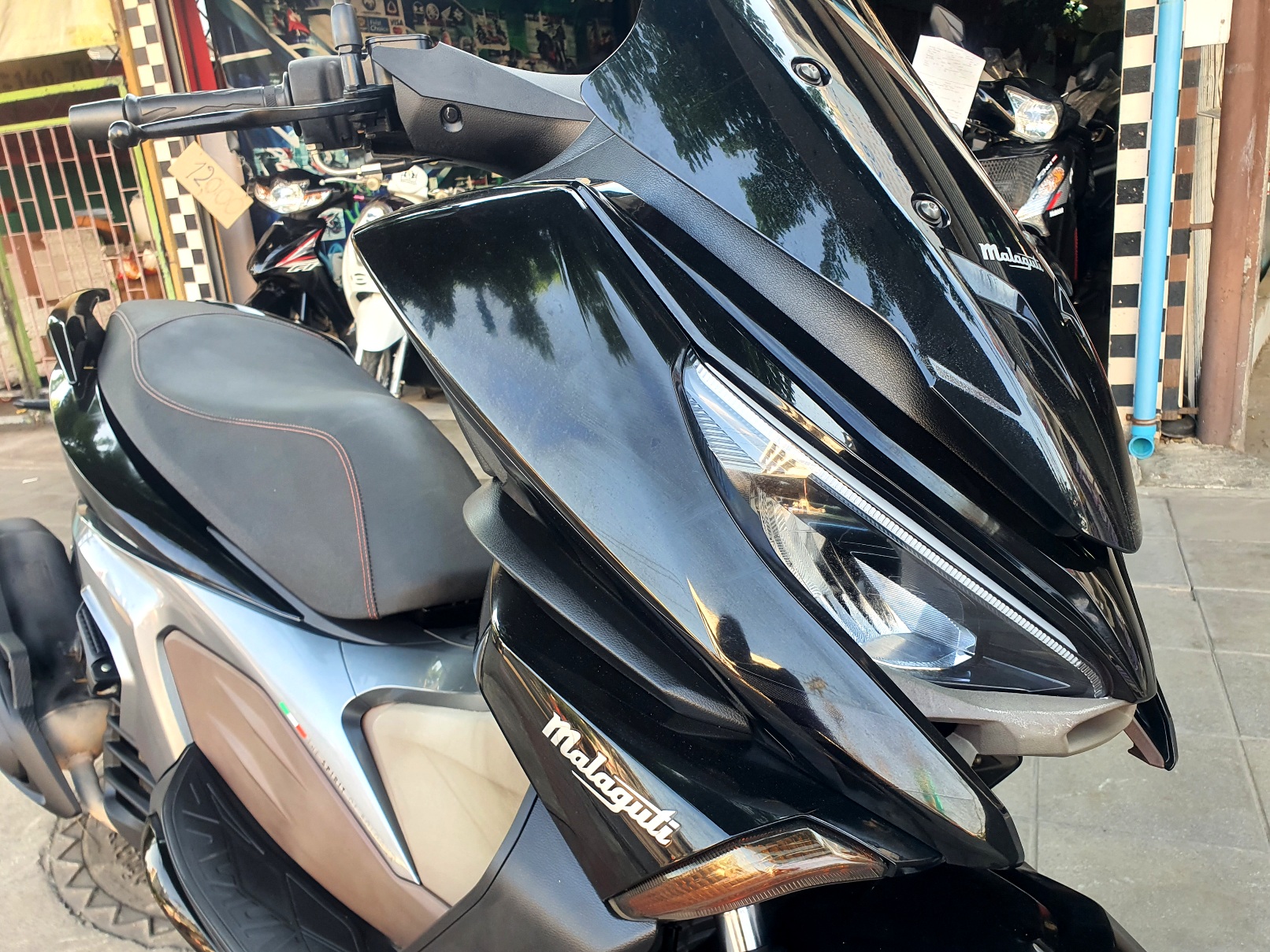 (ปิดการขายครับ) malaguti Madison 150ซีๆ สีดำปี 2022 ดิสเบรคหน้าหลัง