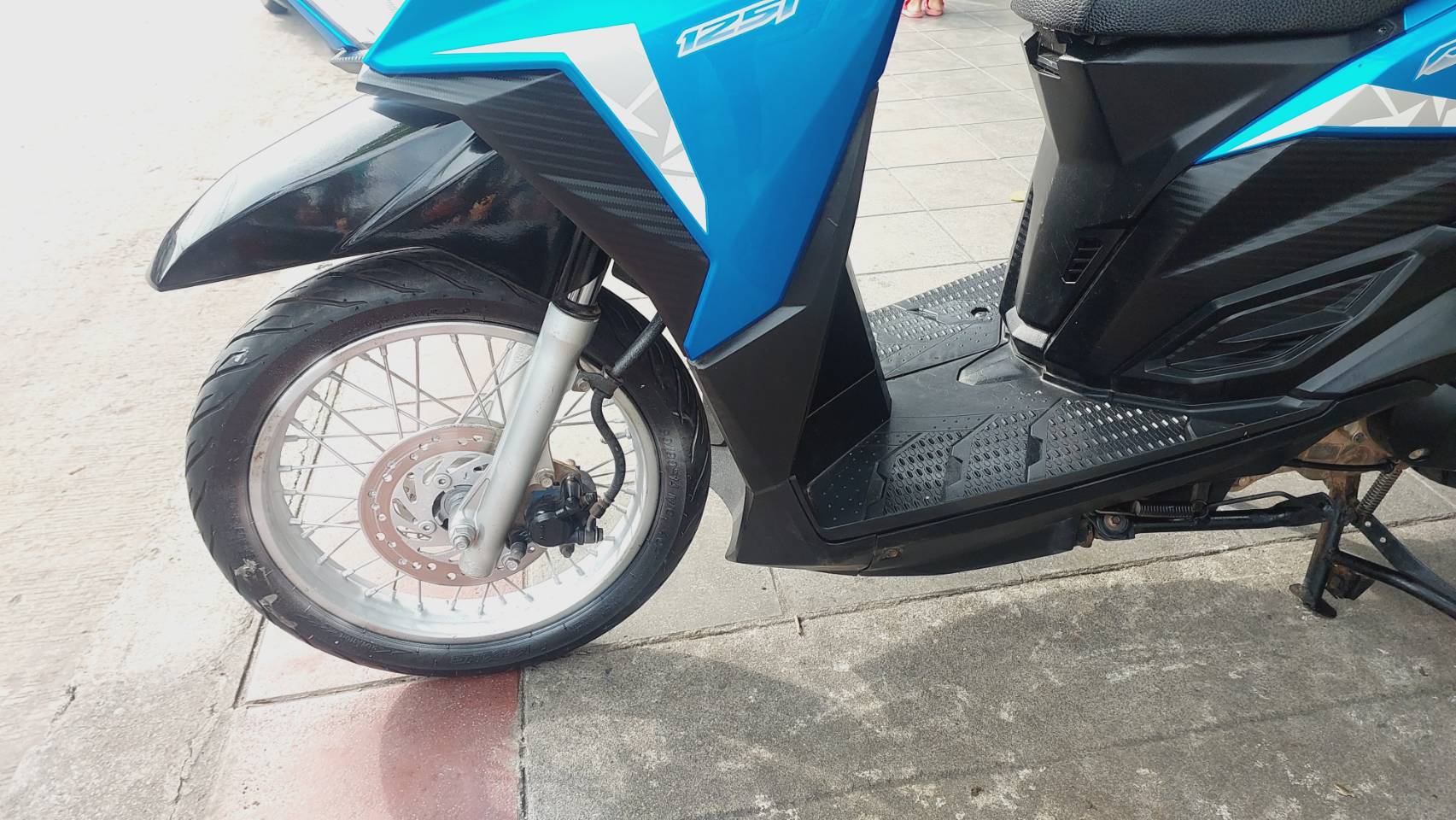 (ปิดการขายครับ) click 125 i 2017 สีน้ำเงิน รุ่นไฟหน้า led ฟรีโอนครับ