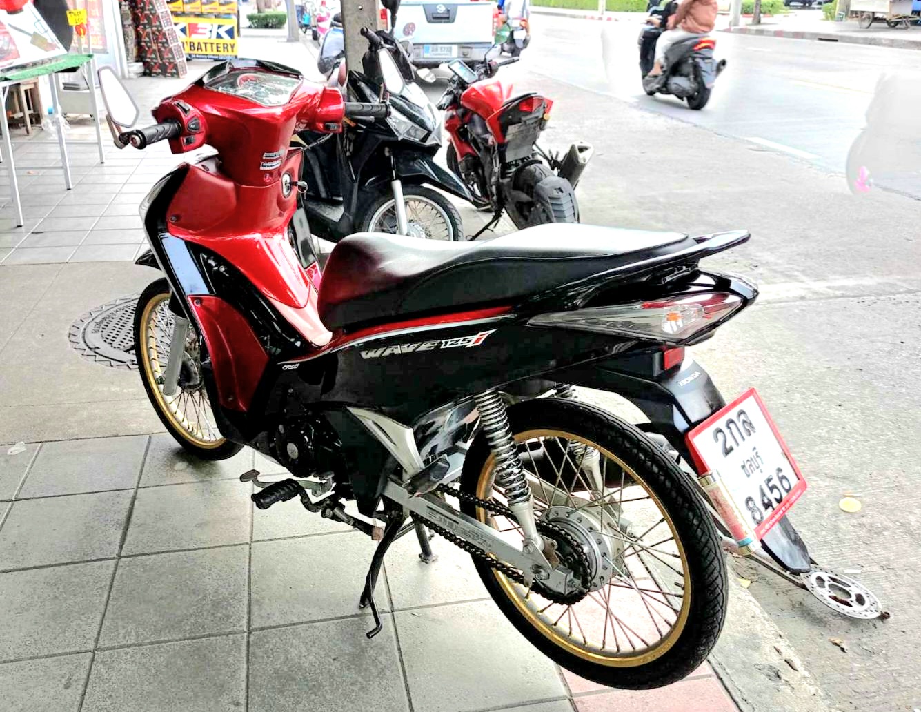 👪ขอบคุณลูกค้าที่ไว้วางใจรถจองเราครับ wave 125 สีดำแดง ปลาวาฬ แต่งสวย เครื่องเดิม