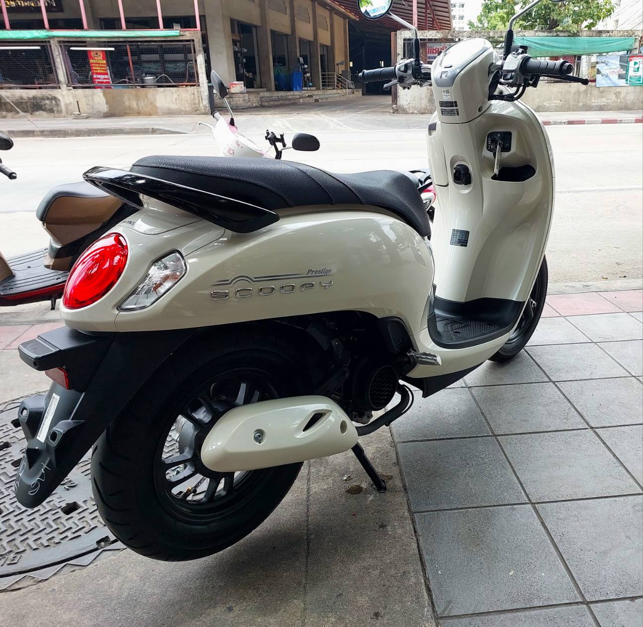 (ปิดการขาย) all new scoopy 2023 prestige ล้อแม็กซ์ รถ3 เดือนกว่า สภาพป้ายแดง