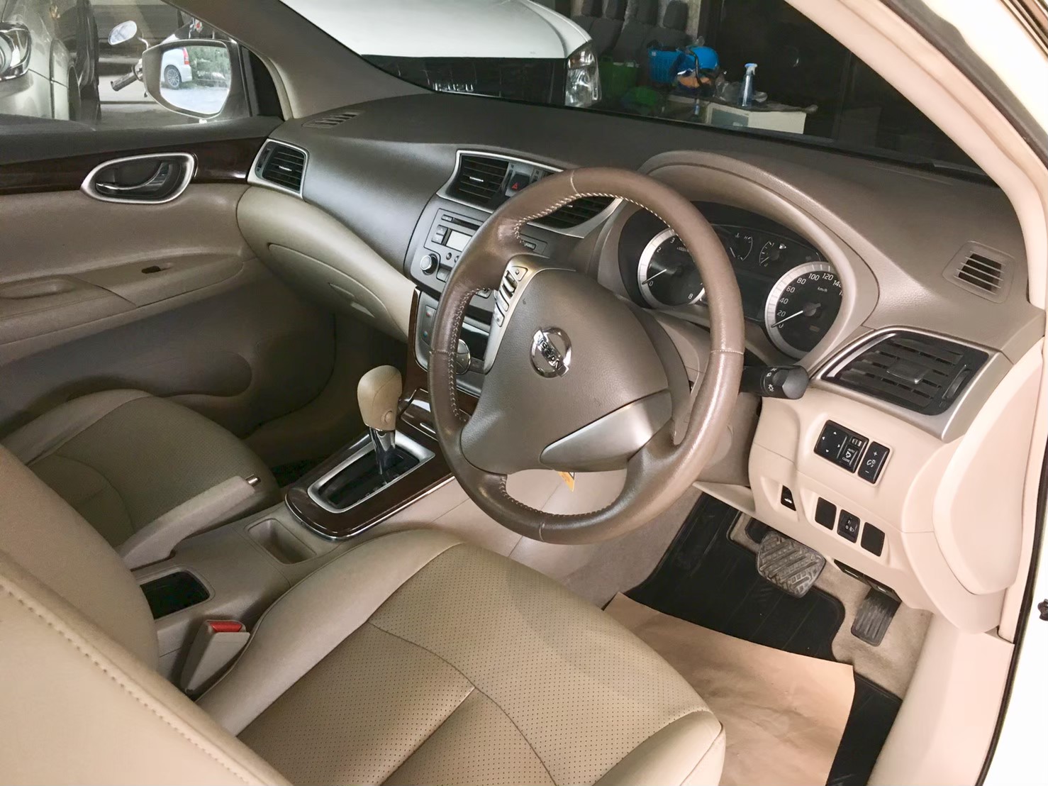 Nissan Sylphy ตัวท๊อบ 1600cc เกียร์ออโต้ ให้เช่า ราคา 1300 บาท/ วัน ที่...หาดแม่รำพึง ระยอง