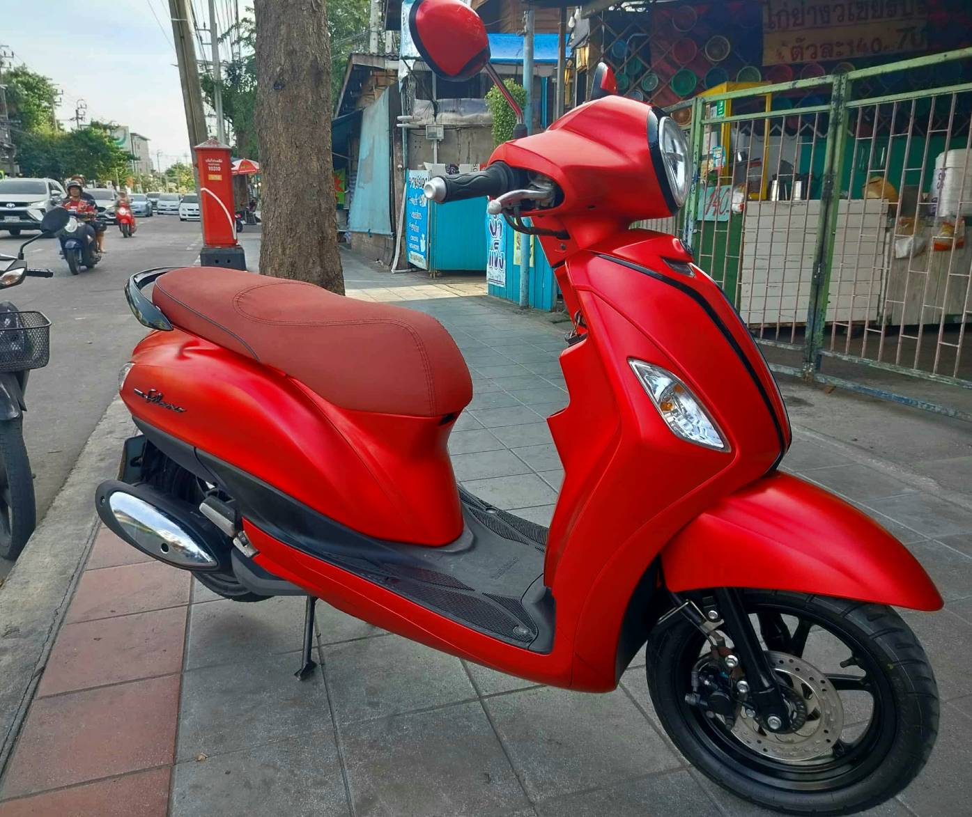 grand filano hybrid สีแดงด้าน โลโก้ดำ จดทะเบียนปี 21