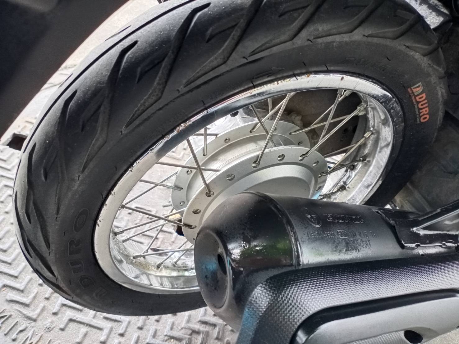 ((ขายแล้ว พร้อมส่งถึงบ้าน))specy สีขาวดำ รถสวยมาก