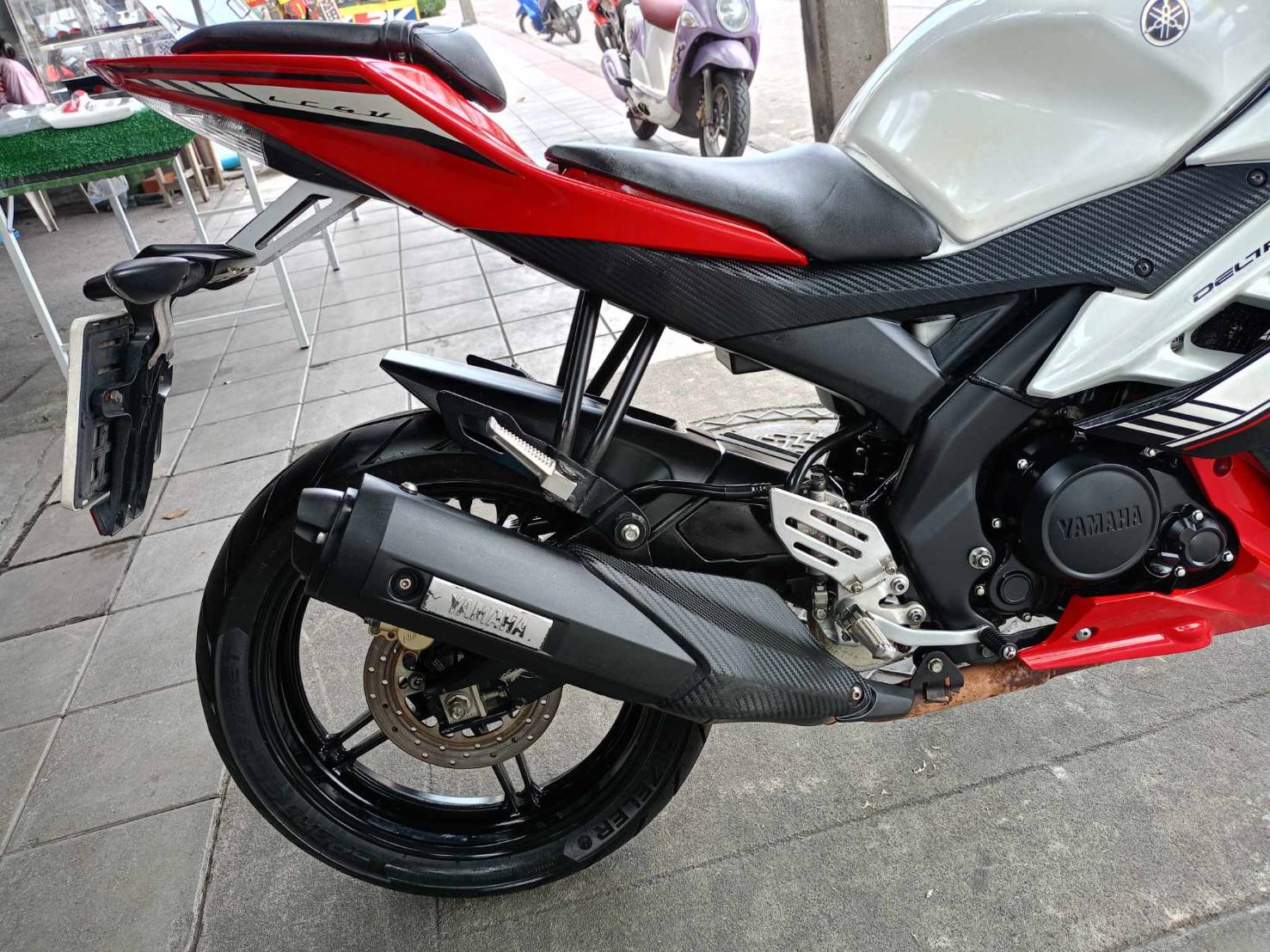 (ปิดการขายครับ) ส่งชลบุรีอีกคัน Yamaha r15 150 ซีๆ สีขาวดำแดง