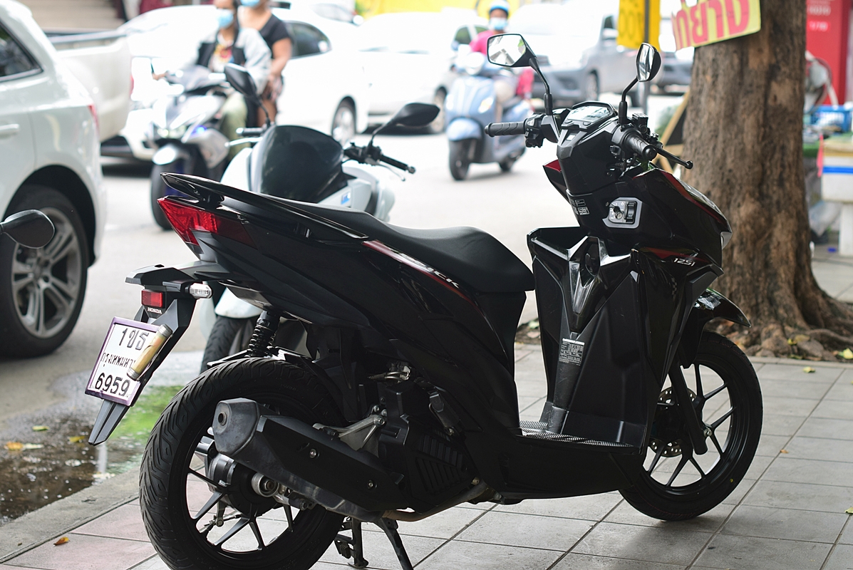 (ปิดขายแล้วครับ)click 125i led สีดำ ท็อปล้อแม็กซ์