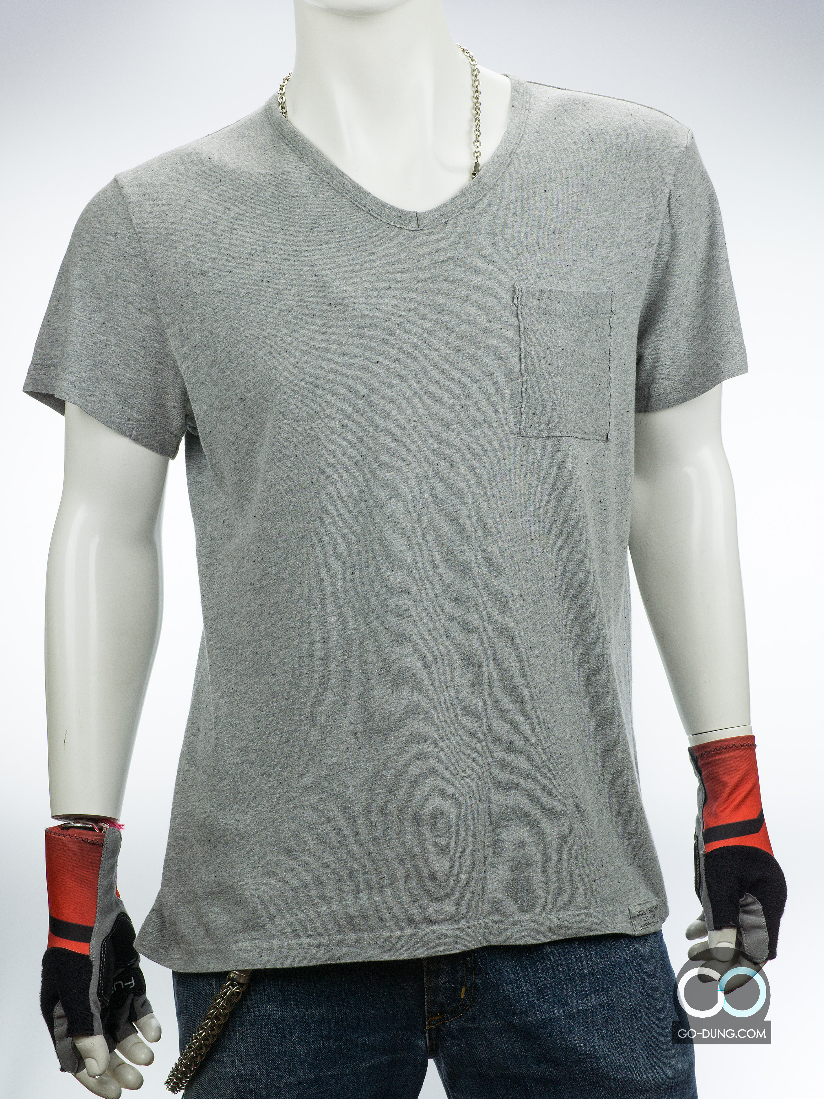 เสื้อยืดมือสองแบรนด์เนม CALVIN KLEIN JEANS สีพื้น มีกระเป๋าที่หน้าอก ผ้าผสม 99/1