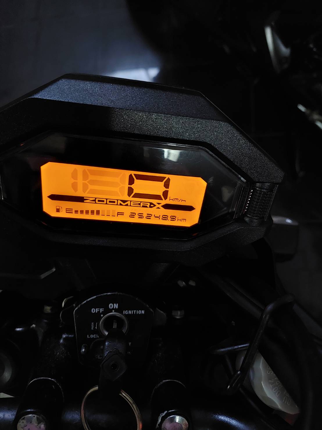 (ปิดการขาย) zoomer x สีดำแดง จดปี 2560 ไมล์ดิจิตอล เบลคคอมบาย มีระบบไอดีลิ่งสต็อป เฃ