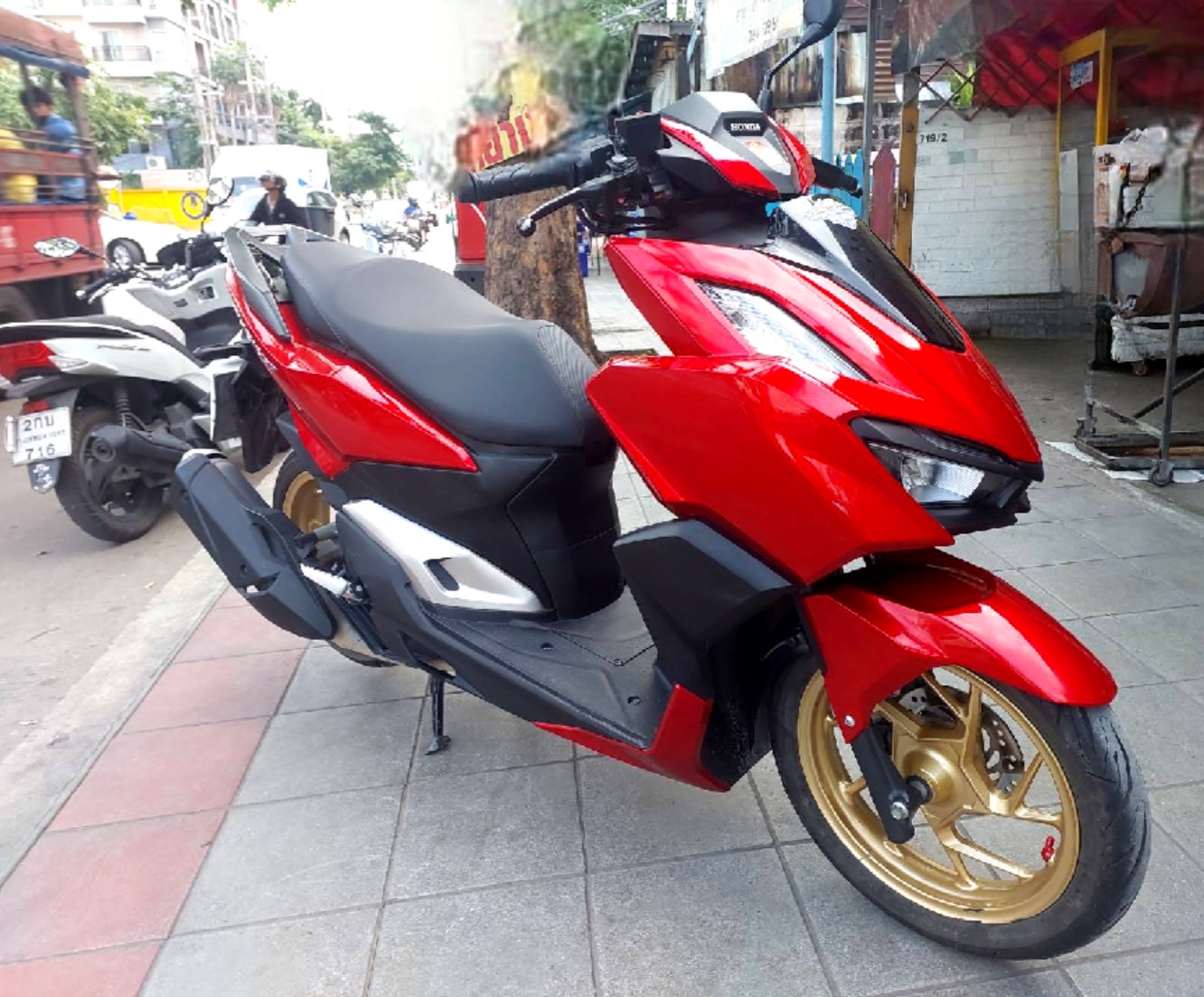 (ปิดการขาย) click 160 สีแดงแก้ว เงาสวย รถปี 65 รถปีเดียว รถบ้านมือเดียว