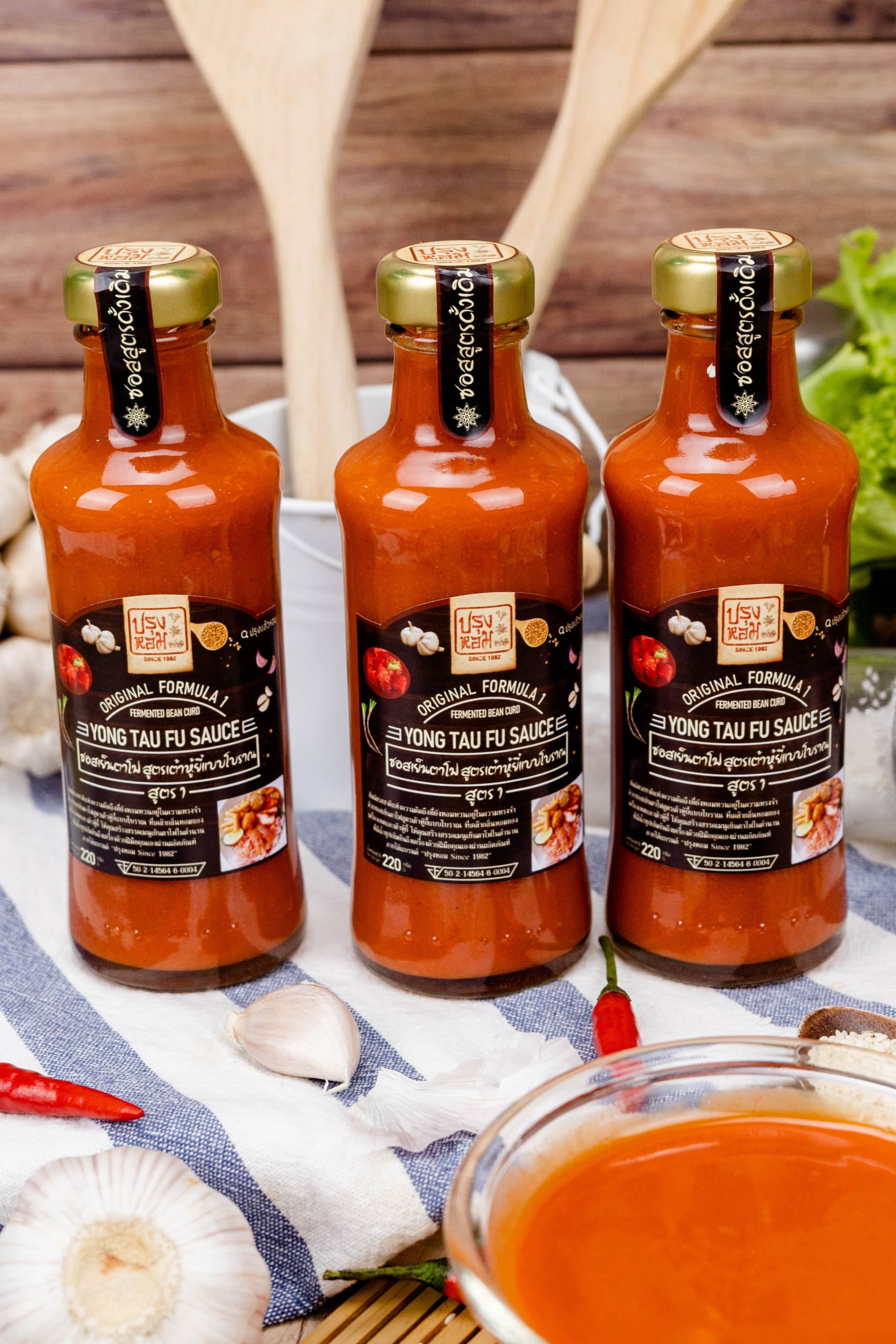 ปรุงหอม Since 1982 ซอสเย็นตาโฟ มี 2 สูตร ขนาด 220 กรัม สไตล์จีนแต้จิ๋ว สามารถนำไปประกอบอารหาร ซอสราด ซอสจิ้มเมนูทอด