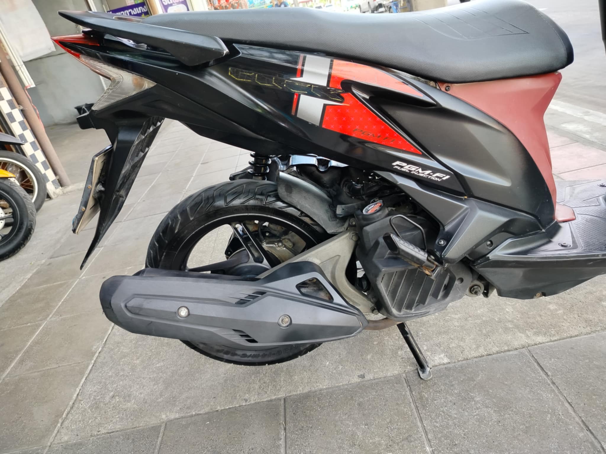 (ปิดการขาย) click 125 สีแดง ลูกค้าเก่าเคยซื้อ 3 ปีแล้วมาซื้ออีกคันครับ