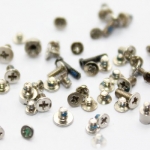 น็อตชุด - iPhone 4G