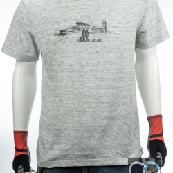 เสื้อยืดมือสอง DISTRICT ผ้าผสม 60/40 ผ้าบาง มีรอยเลอะเล็กน้อยตามรูป