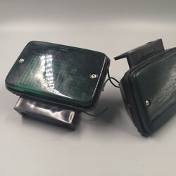 ไฟท้ายเหลี่ยมเขียว แป้นพลาสติก VOLVO