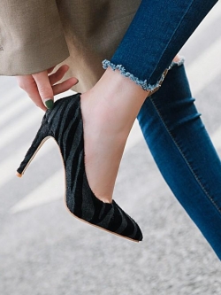 พรีออเดอร์ รองเท้าแฟชั่น 34-48 รหัส Y-8507