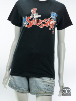 เสื้อยืดมือสอง GILDAN : SEUSSICAL ผ้า 100 คอตตอน