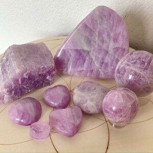 คุนไซต์ : Kunzite : หินกระตุ้นอารมณ์